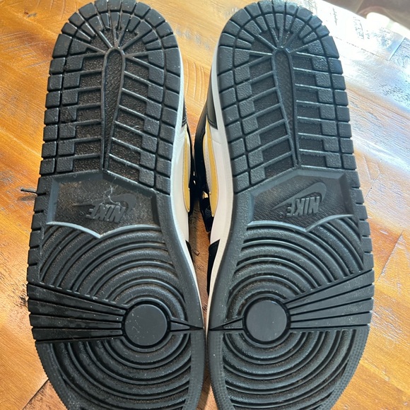 Nike Air Jordan Mid 554724-177 pollen, bulk, white. Like new!! - Picture 7 of 13